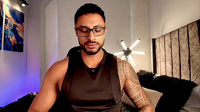 LiamGarcia1 online show from May 30, 4:51 pm