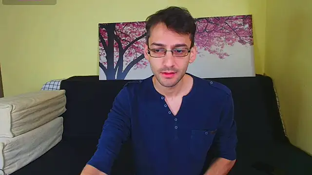 Snapshot of HungEddy chatting on October 21, 8:34 pm HungEddy online show from October 21, 8:34 pm