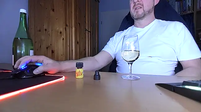 Snapshot of Tom_PP_cgn chatting on February 15, 11:05 pm Tom PP cgn online show from February 15, 11:05 pm