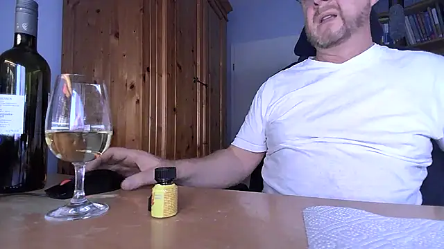 Snapshot of Tom_PP_cgn chatting on October 6, 9:41 pm Tom PP cgn online show from October 6, 9:41 pm