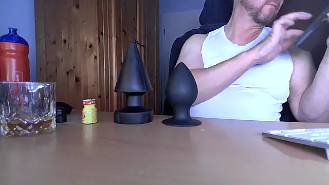 Snapshot of Tom_PP_cgn chatting on October 20, 6:01 pm Tom PP cgn online show from October 20, 6:01 pm