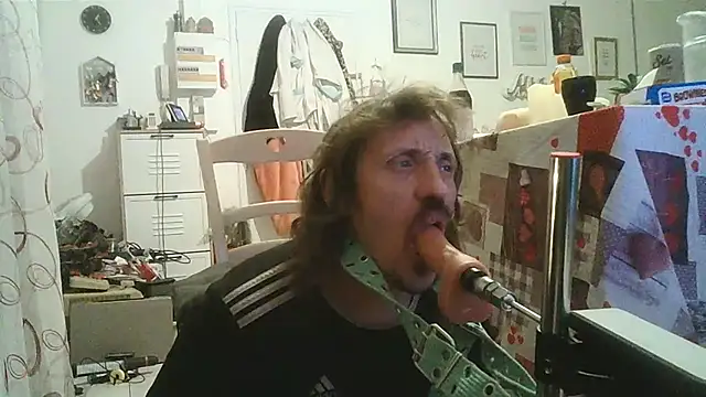 cyril020202 online show from November 10, 5:29 pm