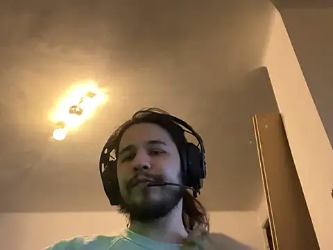 Snapshot of bananahot31 chatting on December 21, 3:20 pm bananahot31 online show from December 21, 3:20 pm