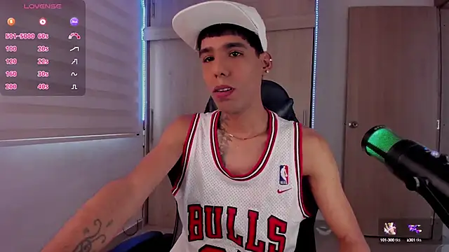 aldrinwhite online show from January 9, 8:01 pm