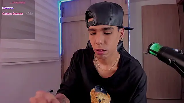 aldrinwhite online show from January 9, 5:34 am