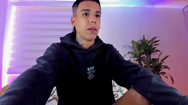 aldrinwhite online show from October 8, 7:40 pm