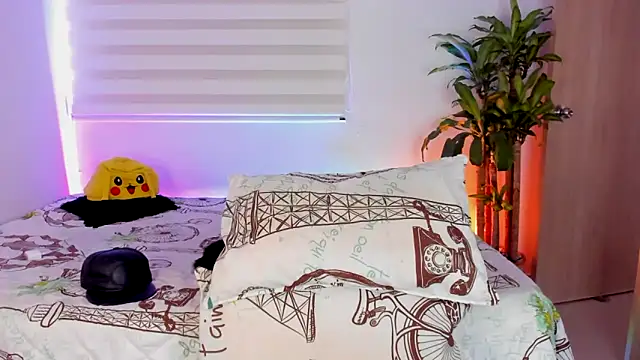 aldrinwhite online show from October 19, 5:49 pm