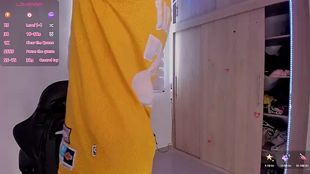 aldrinwhite online show from March 7, 3:18 pm