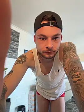 hottwoboys online show from May 10, 8:04 am