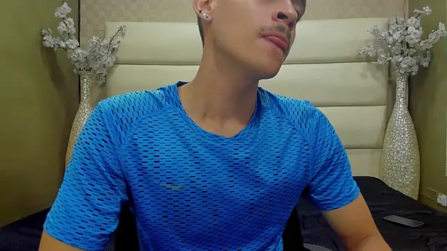 Desmon Clark online show from March 11, 1:05 am