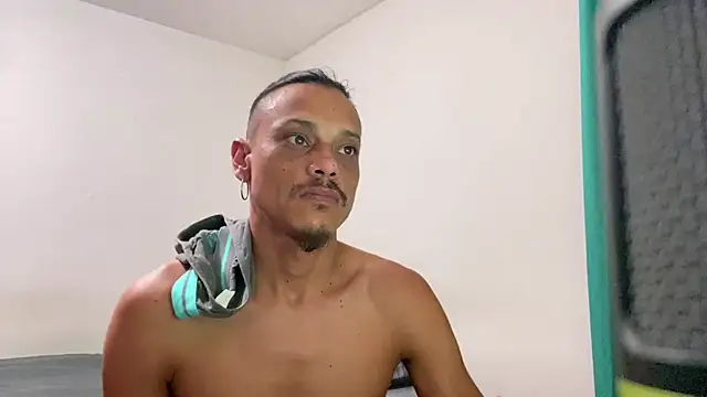 Snapshot of villanocat chatting on December 15, 5:23 am villanocat online show from December 15, 5:23 am