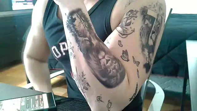 Aaron Rose25 online show from December 21, 3:14 am