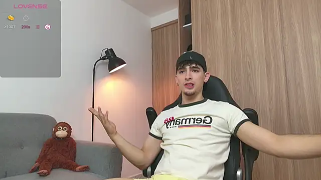 Snapshot of zenn_rush1 chatting on February 8, 1:01 pm zenn rush1 online show from February 8, 1:01 pm