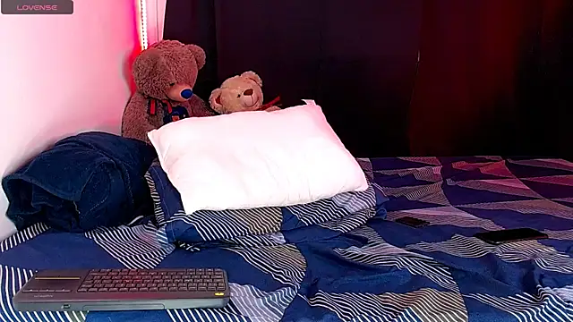 benji hoter online show from March 15, 5:08 pm