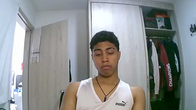 sexy diamante  online show from February 19, 6:15 pm