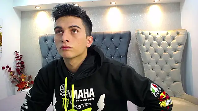 Snapshot of MrWilliseo chatting on December 3, 7:44 pm MrWilliseo online show from December 3, 7:44 pm