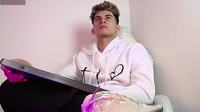 Snapshot of MrWilliseo chatting on September 12, 8:20 pm MrWilliseo online show from September 12, 8:20 pm