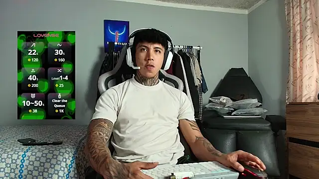 Nickhot0609 online show from March 5, 9:44 pm