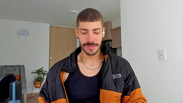 Guyinthemountain online show from December 26, 12:16 pm