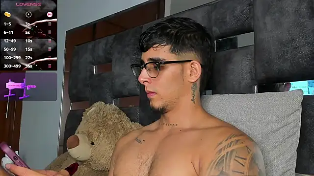 Snapshot of iamcamiloo_ chatting on October 23, 6:06 am iamcamiloo online show from October 23, 6:06 am