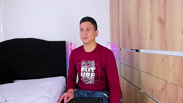 ANDREZALVAREZ online show from December 3, 8:15 pm