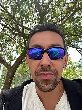 Snapshot of dantedesirexx chatting on October 2, 4:33 pm dantedesirexx online show from October 2, 4:33 pm