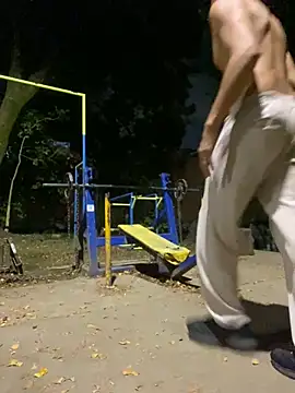 Snapshot of dantedesirexx chatting on December 17, 4:01 am dantedesirexx online show from December 17, 4:01 am