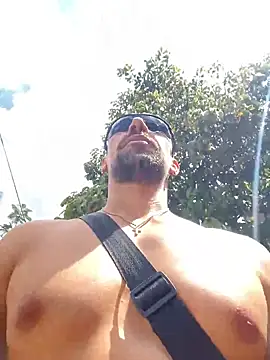 Snapshot of dantedesirexx chatting on January 17, 5:53 pm dantedesirexx online show from January 17, 5:53 pm