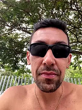 Snapshot of dantedesirexx chatting on October 3, 4:34 pm dantedesirexx online show from October 3, 4:34 pm