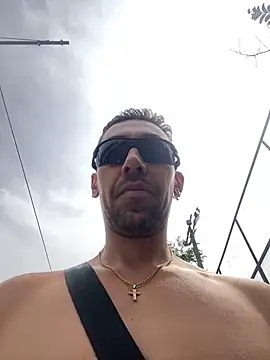 Snapshot of dantedesirexx chatting on December 13, 4:49 pm dantedesirexx online show from December 13, 4:49 pm