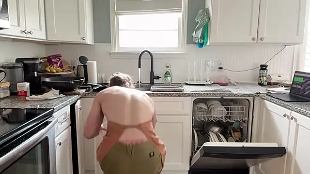 Snapshot of DaddydayDrinkzz chatting on January 8, 6:41 pm DaddydayDrinkzz online show from January 8, 6:41 pm