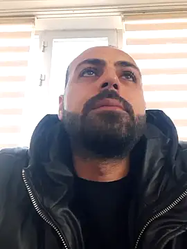 krzantem3454 online show from December 9, 7:17 am