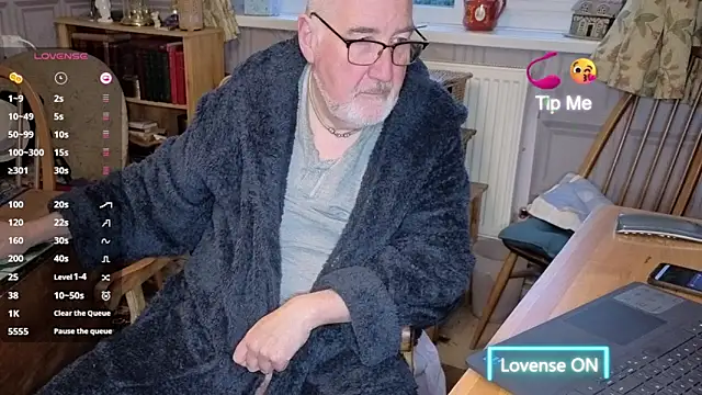 Adamdaddybear online show from November 19, 7:30 am