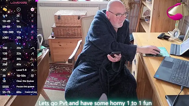 Adamdaddybear online show from April 20, 7:33 am