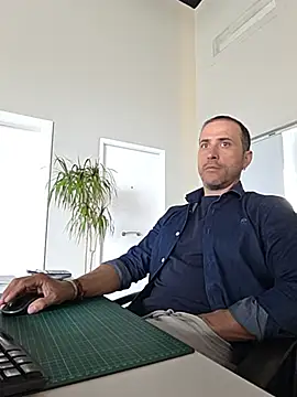Lucas   81 online show from May 9, 9:54 am