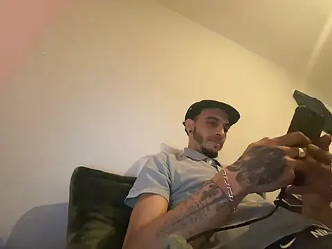 Rebeu313 online show from April 22, 10:36 pm