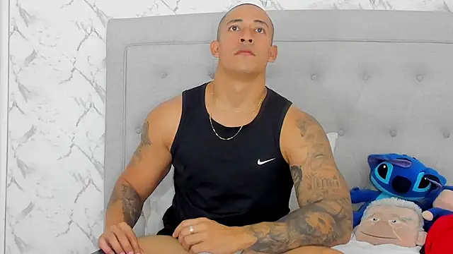 luigiferrara online show from November 12, 10:36 pm