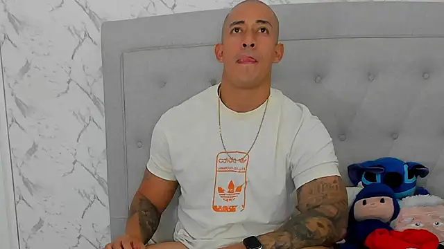 luigiferrara online show from December 1, 10:24 pm