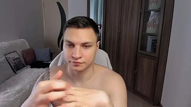 handsome guy01 online show from September 21, 12:11 am