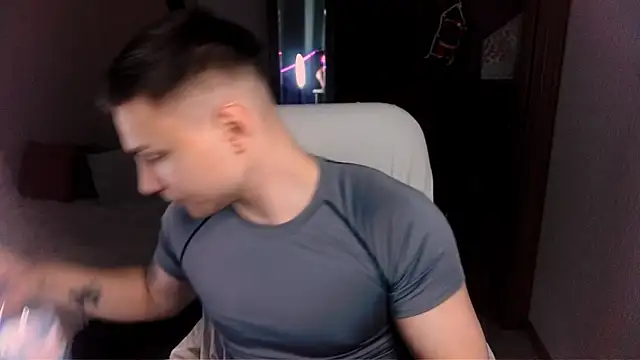 handsome guy01 online show from December 28, 8:36 pm