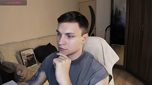 handsome guy01 online show from October 5, 3:49 pm