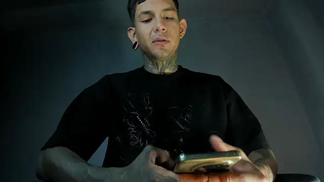 Travistanner 28 online show from April 22, 9:58 am