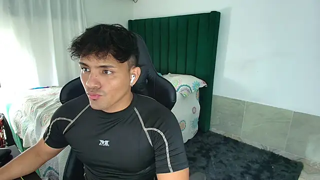 man dur07 online show from March 7, 3:15 am