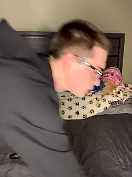 YourFavTwinkie online show from November 5, 7:32 am