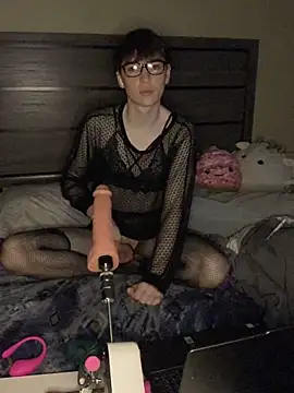 YourFavTwinkie online show from January 25, 8:31 am