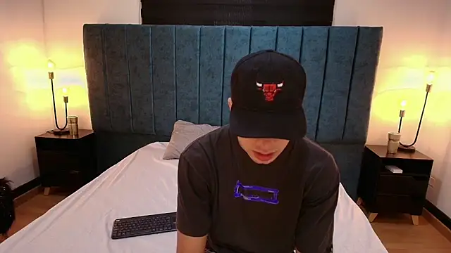 Amadeo Wild online show from December 29, 4:40 pm