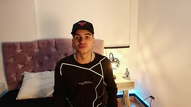 Amadeo Wild online show from December 3, 3:00 pm