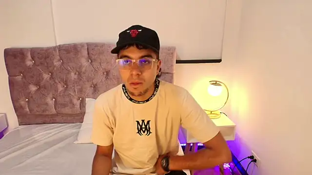 Amadeo Wild online show from January 12, 11:50 am