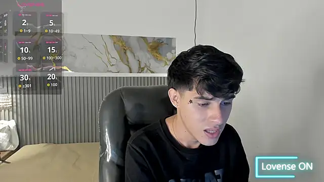 Dyla n18 online show from April 15, 8:42 pm