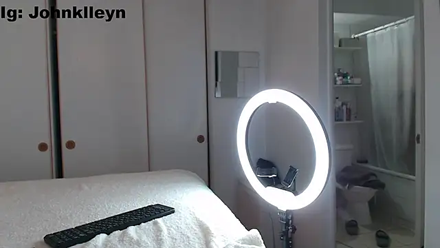 jonhklleyn online show from March 25, 5:50 pm